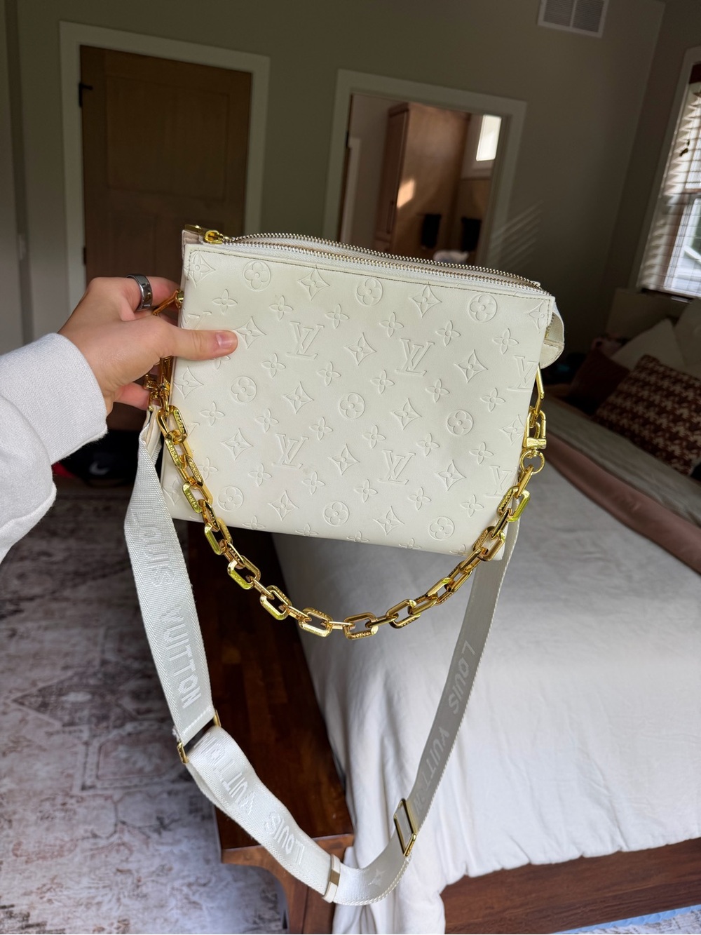 WHITE CROSSBODY BAG